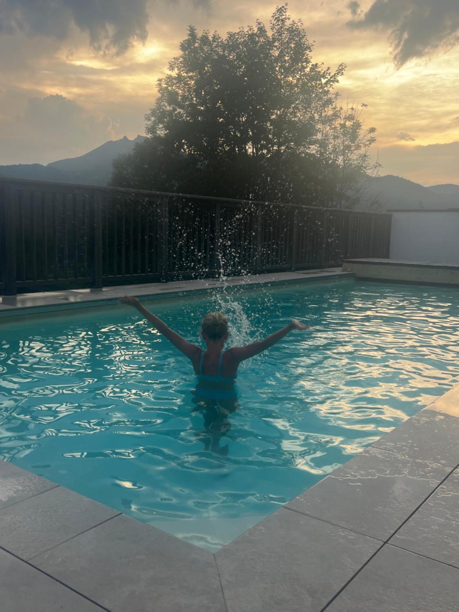 2 Bed Chalet, Sleeps 5 With Shared Pool -