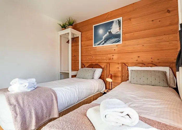 2 Bed Chalet, Sleeps 5 With Shared Pool - Morzine