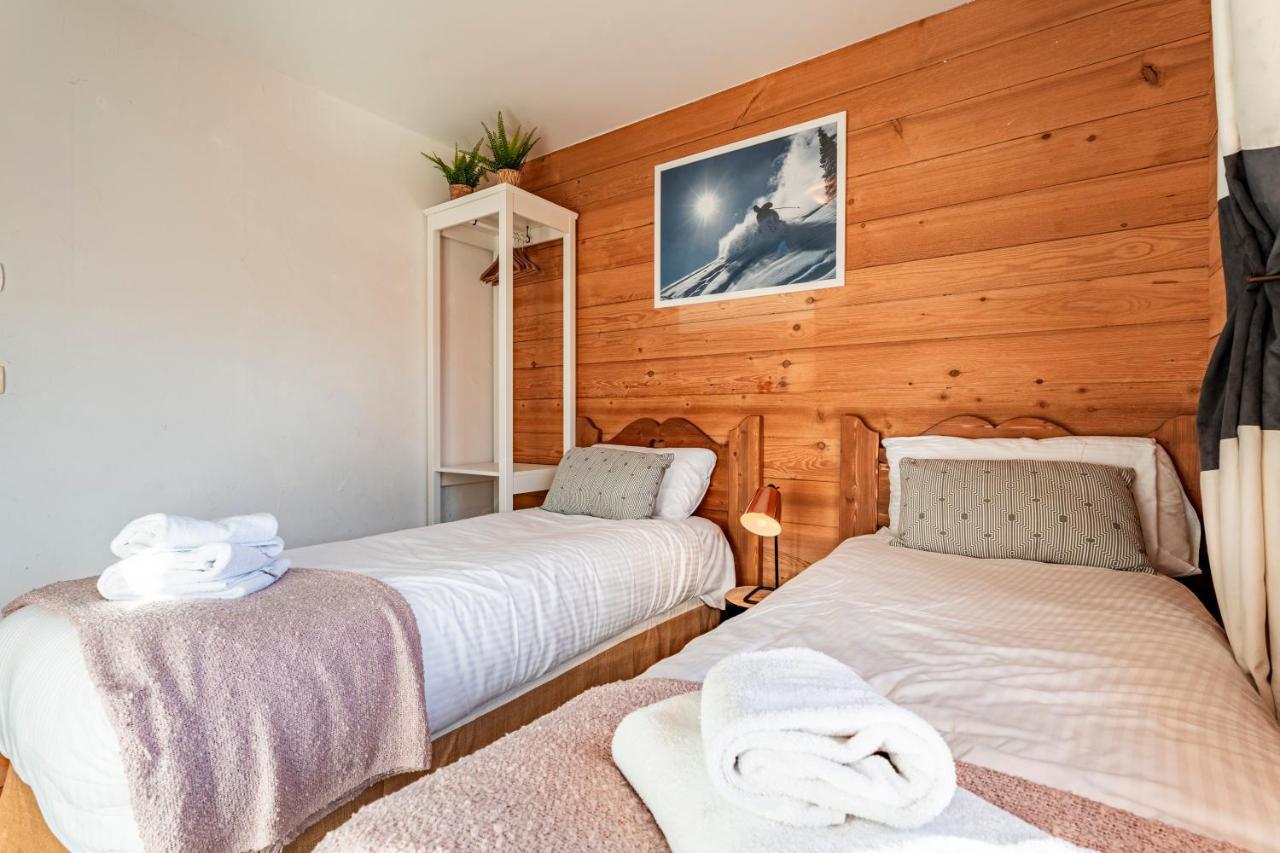 2 Bed Chalet, Sleeps 5 With Shared Pool - * Morzine