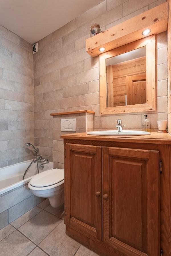 Chalet 2 Bed Chalet, Sleeps 5 With Shared Pool -