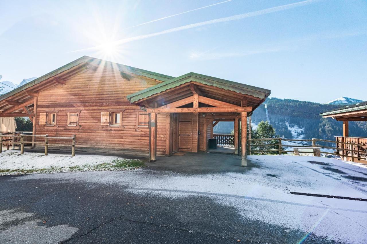 Chalet 2 Bed Chalet, Sleeps 5 With Shared Pool - *